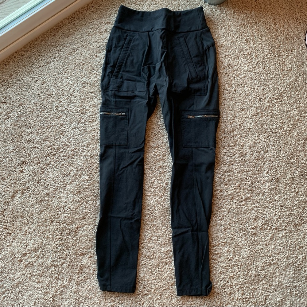 Athleta Headlands Hybrid Cargo Pants Size 0 Black Style 353474 Zip Pockets